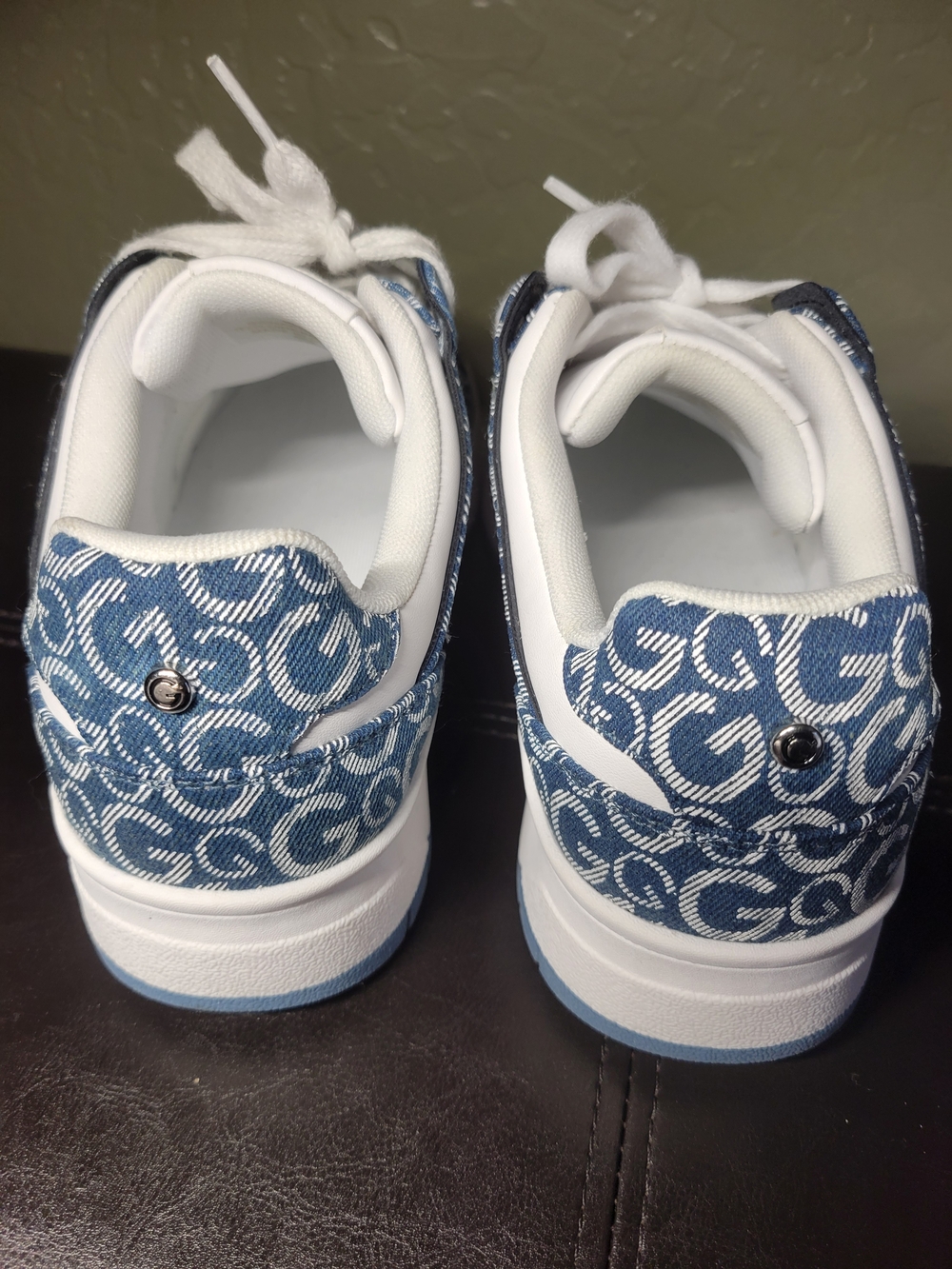 GUESS GBG GG Harina 2 Fashion SneakersWomens Size 9 - Picture 3 of 9